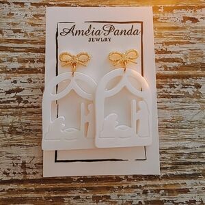 ✝️✨️White & Gold Earrings by Amelia Panda✝️✨️
